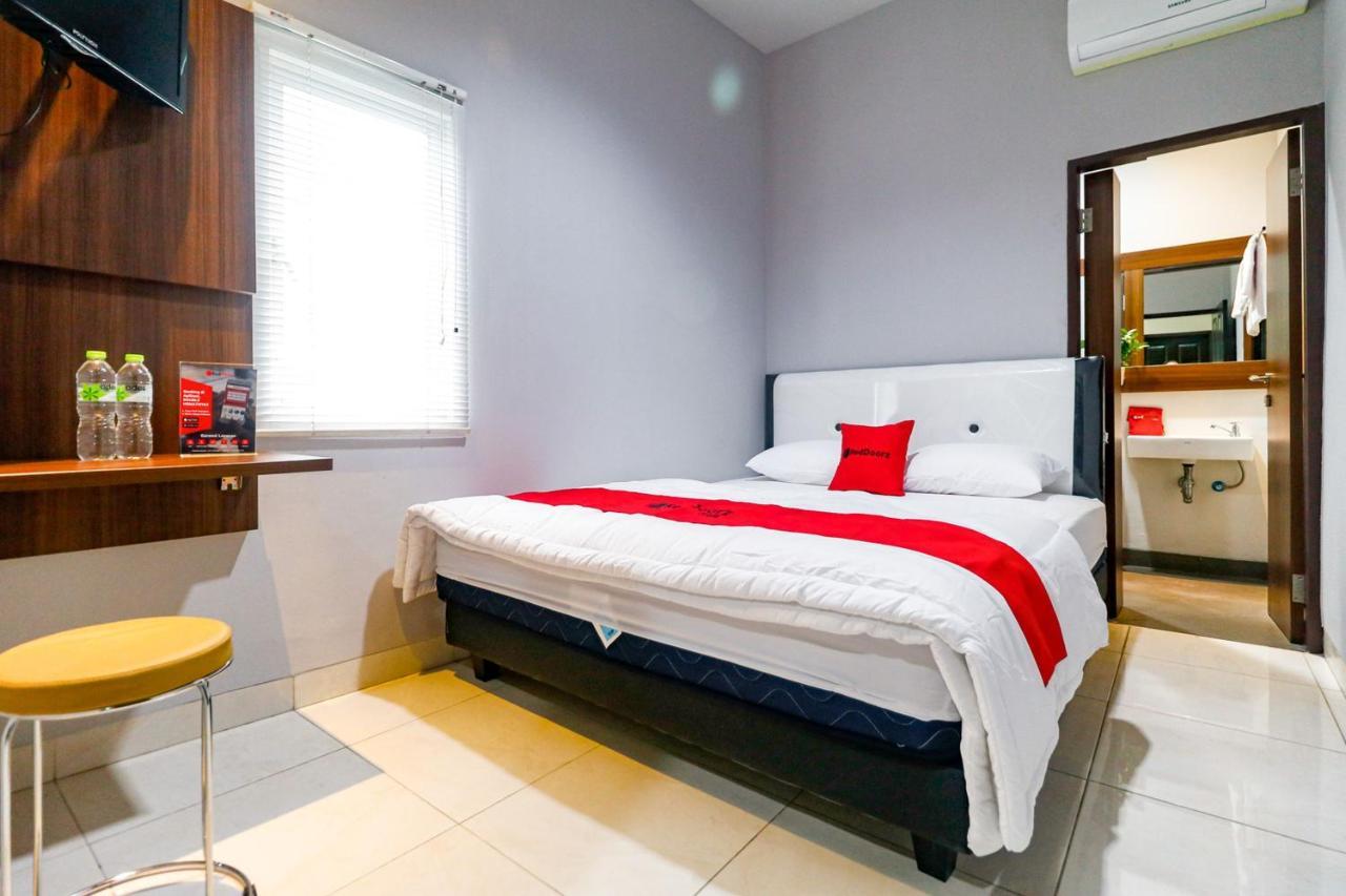 Reddoorz Near Kebon Jeruk Jakarta Kültér fotó