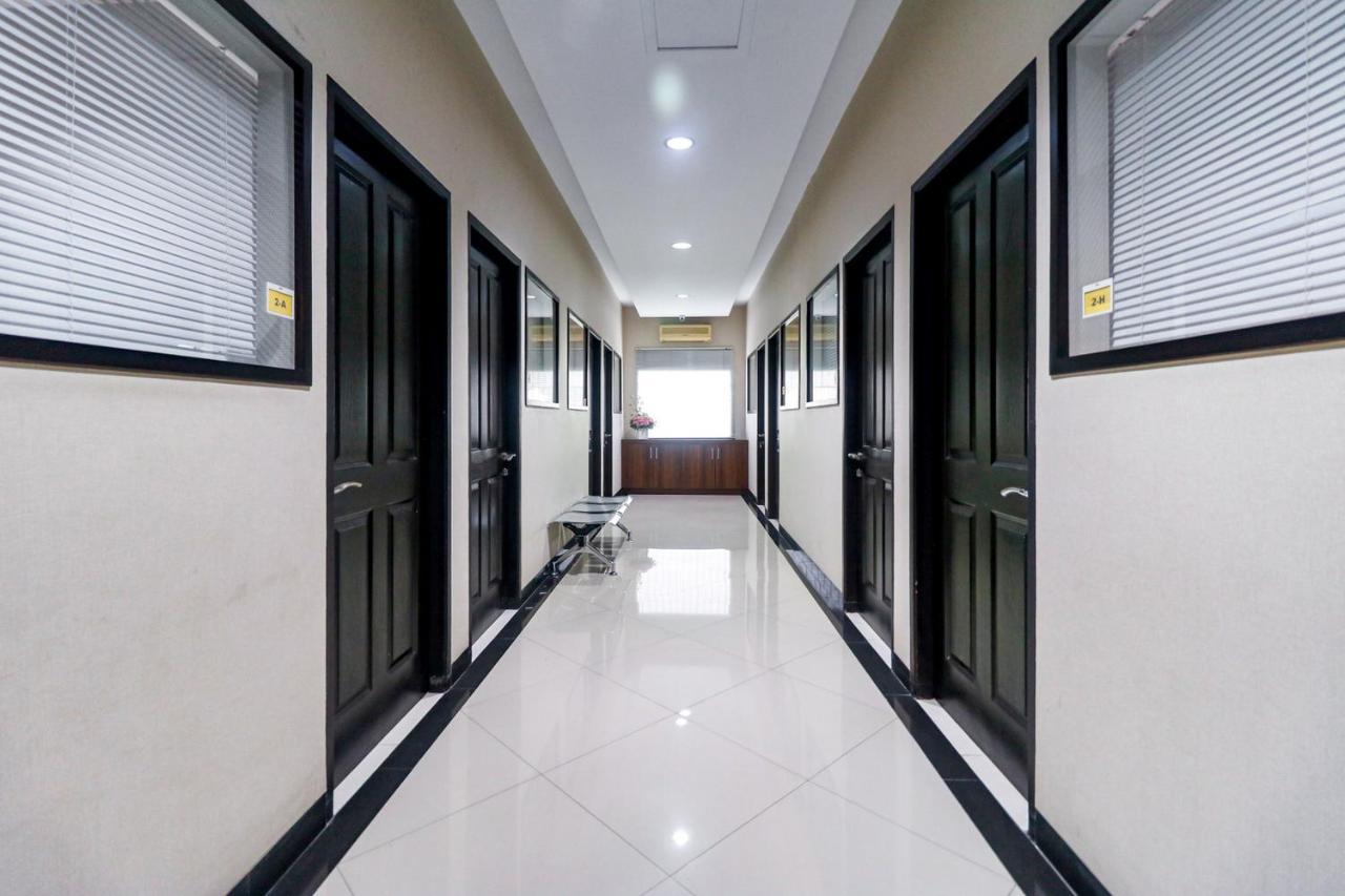 Reddoorz Near Kebon Jeruk Jakarta Kültér fotó