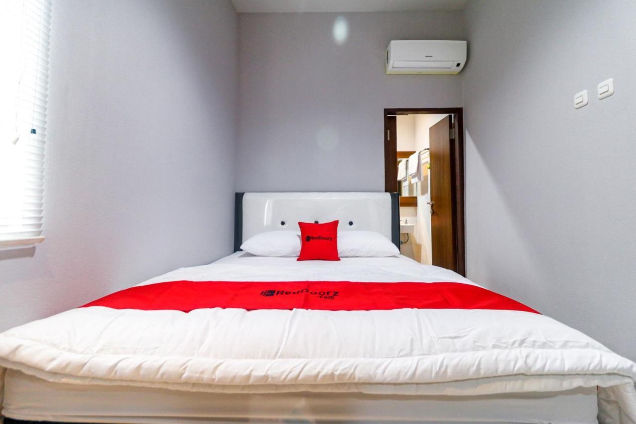 Reddoorz Near Kebon Jeruk Jakarta Kültér fotó