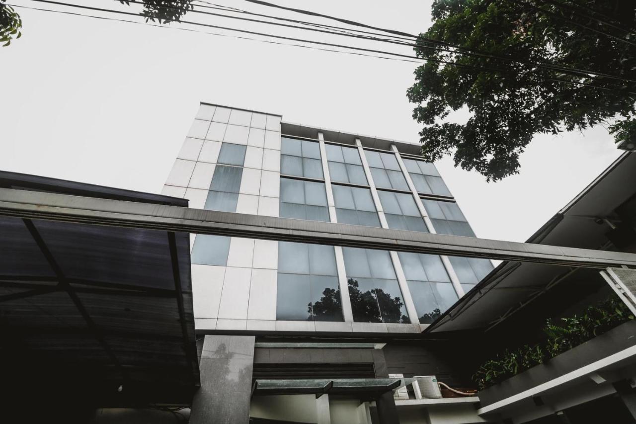 Reddoorz Near Kebon Jeruk Jakarta Kültér fotó